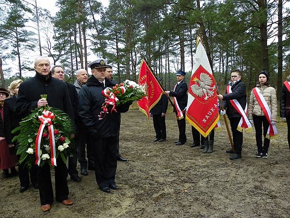 Pami�� o pomordowanych i zmar�ych je�cach wojennych w Sosnowicach