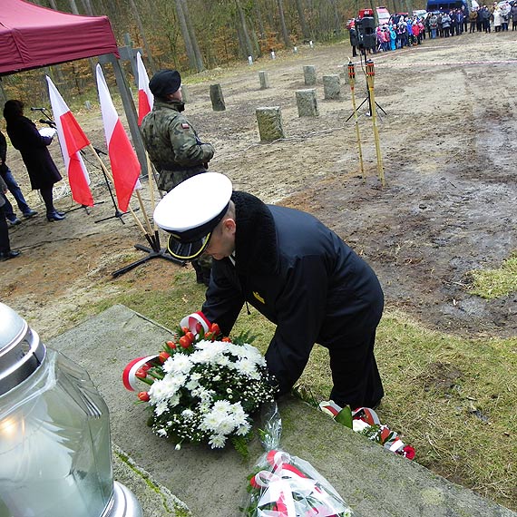 Pami�� o pomordowanych i zmar�ych je�cach wojennych w Sosnowicach