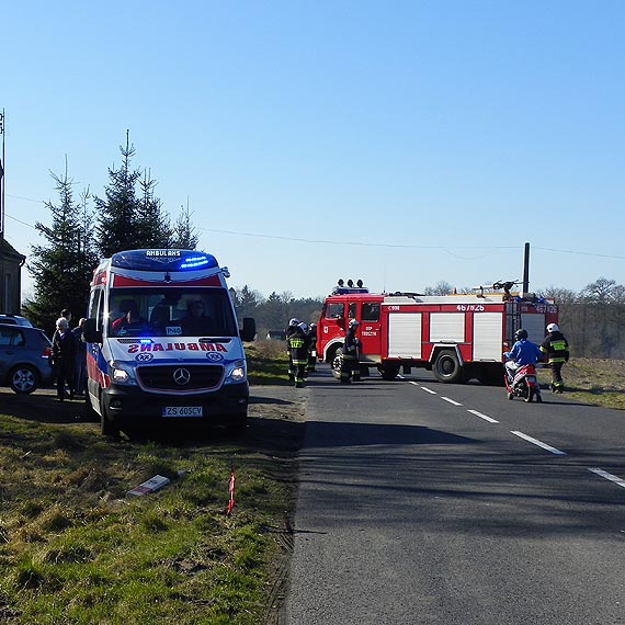 Zderzenie motocykla z osob�wk� na szcz�cie bez ofiar w ludziach