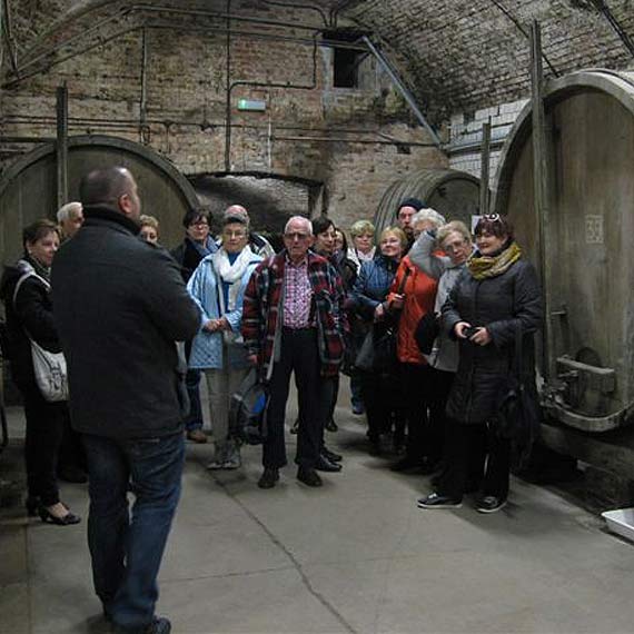 S�uchacze UTW zwiedzili podziemia w Szczeci�skiej Fabryce W�dek „Starka”