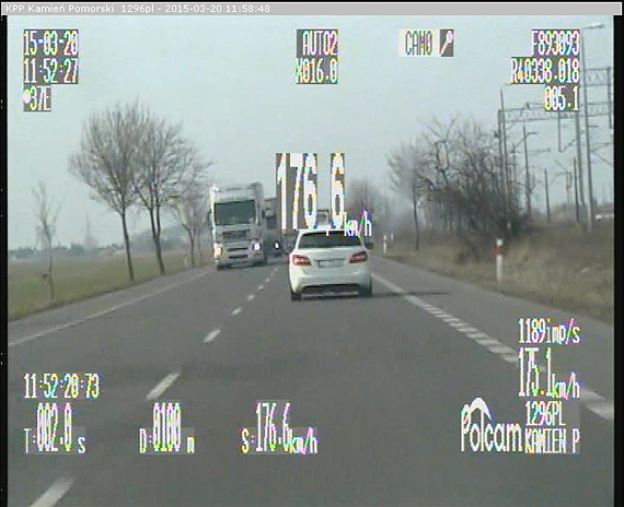 Policyjna akcja-Pr�dko��. Rekordzista bez prawa jazdy p�dzi� z 3,5 letnim dzieckiem ponad 176 km/h!