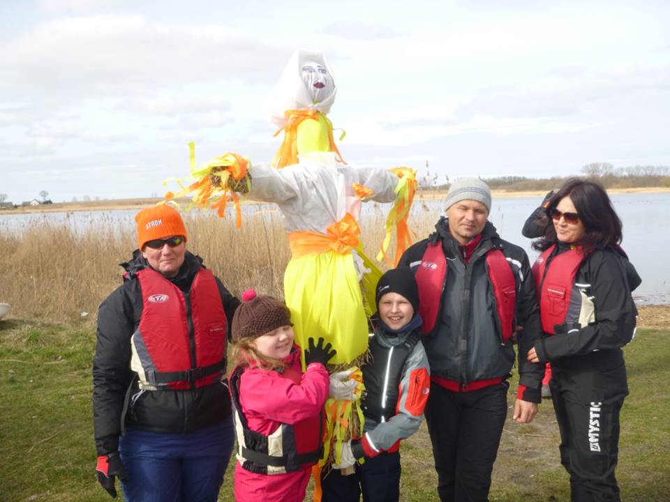 Topienie Marzanny przez kajakarzy MK� Opti