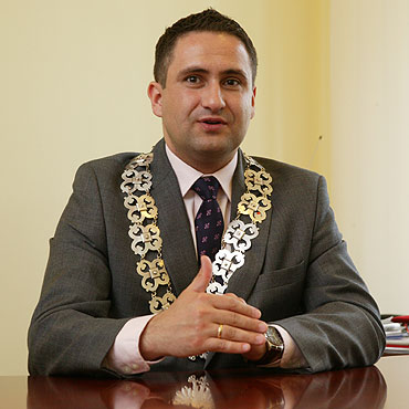 Przewodnicz�cy Rady Miasta Mi�dzyzdroj�w rz�dzi� �winouj�ciem
