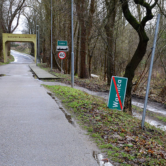 W gminie Mi�dzyzdroje wandale odkr�caj� znaki drogowe