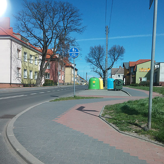 Czytelnik: Pojemniki do segregacji �mieci ograniczaj� kierowcom widoczno��