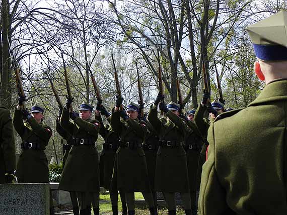 Pogrzeb genera�a W�adys�awa Barcikowskiego na Wojskowych Pow�zkach