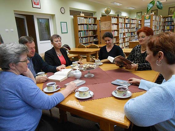 Spotkanie Klubu Mi�o�nik�w Ksi��ki