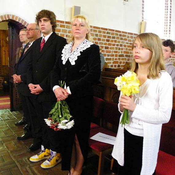 Jeszcze s�ycha� �piew i r�enie koni...