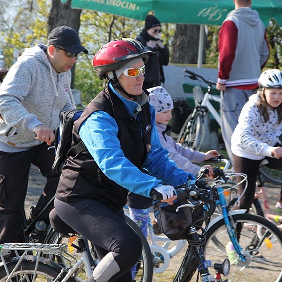 Rajd rowerowy do Głazu Królewskiego z okazji Święta Flagi