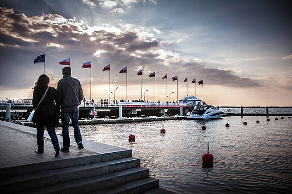 „Maj�wka z bia�o-czerwon�”