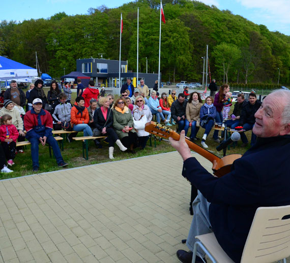 Maj�wka na Marinie z szantami. Wyst�pi� Jerzy Por�bski