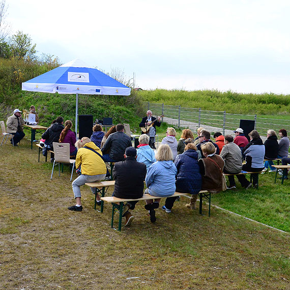 Maj�wka na Marinie z szantami. Wyst�pi� Jerzy Por�bski