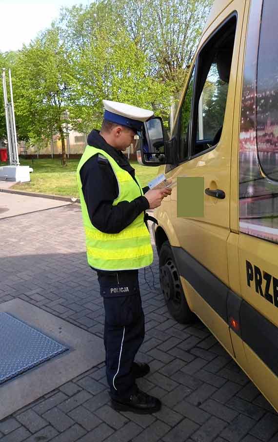 Autobusy na celowniku szczeci�skiej drog�wki