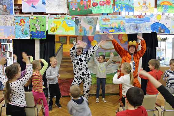 „Pomarańczowa Pantera”, czyli teatr „Duet” w międzyzdrojskiej bibliotece