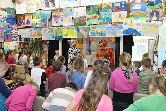 „Pomarańczowa Pantera”, czyli teatr „Duet” w międzyzdrojskiej bibliotece