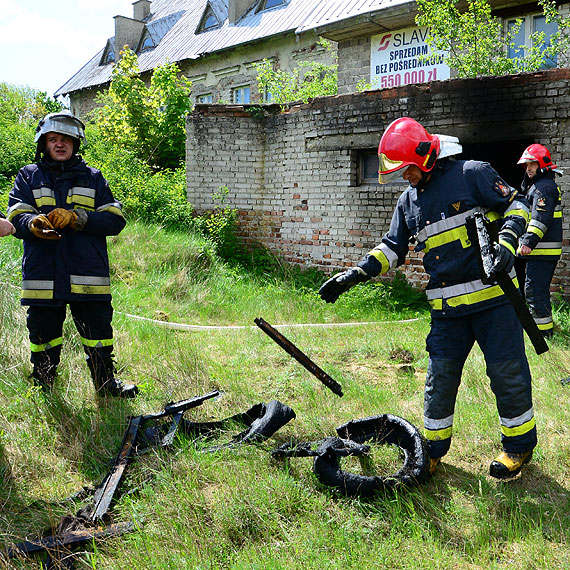 Po�ar na ulicy G��wnej w Lubinie. Podpalono stare opony