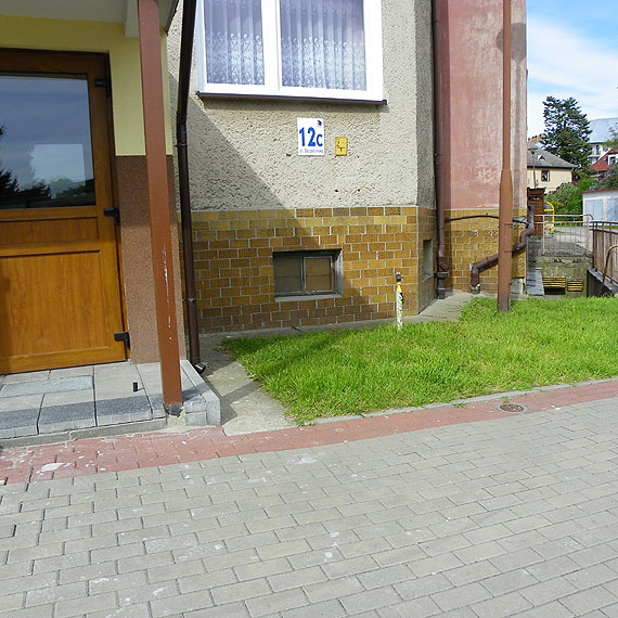 Czytelnik: Wcze�niej �mieci, teraz basen....