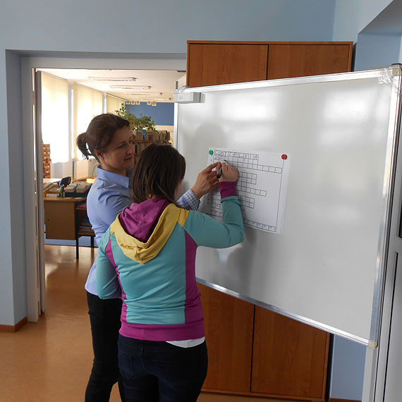 Uczniowie Szko�y Przysposabiaj�cej do Pracy odwiedzili bibliotek�