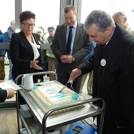 Tort z logo Mariny na otwarciu ośrodka żeglarskiego Uczniowskiego Klubu Sportowego „Albatros” w Wolinie