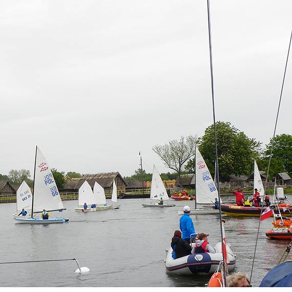 Tort z logo Mariny na otwarciu ośrodka żeglarskiego Uczniowskiego Klubu Sportowego „Albatros” w Wolinie