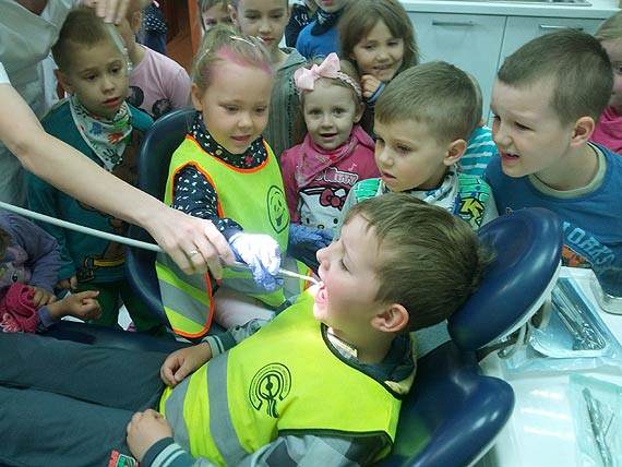 Przedszkolaki z Kamienia przekona�y si� �e dentysta nie jest taki straszny!