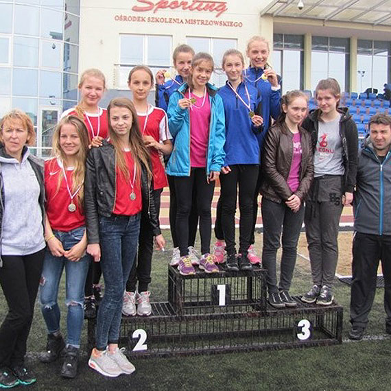 Biegi rozstawne pod dyktando gimnazjalist�w z Wolina  