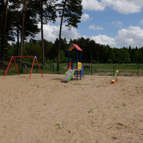 Dzieci b�d� mia�y gdzie si� bawi�. W Sosnowicach powsta� nowy plac zabaw