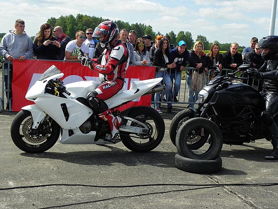 Wy�cigi na ¼ mili w �niatowie 