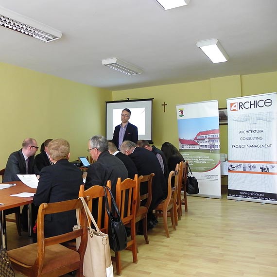 B�d� ociepla� szko�� i przedszkole w �wierznie