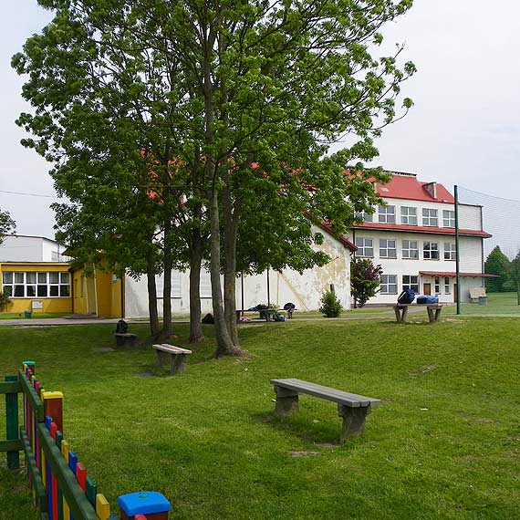 B�d� ociepla� szko�� i przedszkole w �wierznie