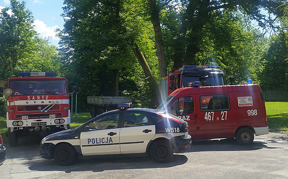 Policjanci wraz ze stra�akami poszukuj� w �niatowie zaginionego mieszka�ca Domu Pomocy Spo�ecznej 