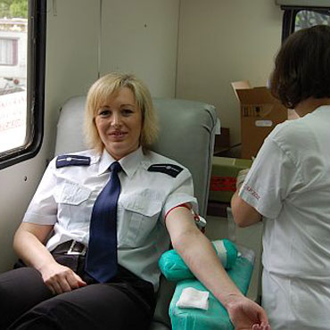 Policjanci oddawali krew