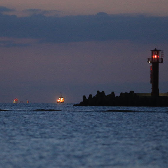 Na morzu przewr�ci� si� kuter rybacki MIZ-20. Dwie osoby uratowane. Jedna poszukiwana. Zobacz film!