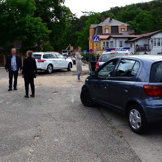 Kraksa na Le�nej w Mi�dzyzdrojach. Nie ust�pi�a pierwsze�stwa przejazdu i uderzy�a w citroena