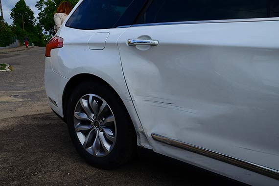 Kraksa na Le�nej w Mi�dzyzdrojach. Nie ust�pi�a pierwsze�stwa przejazdu i uderzy�a w citroena