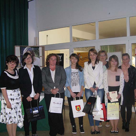 Publiczne gimnazjum w Kamieniu Pomorskim obchodzi�o �wiatowy Dzie� bez Tytoniu