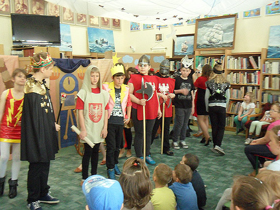 Wsp�czesny Czerwony Kapturek. 17 czerwca w Miejskiej Bibliotece Publicznej w Dziwnowie