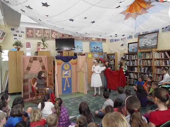 Wsp�czesny Czerwony Kapturek. 17 czerwca w Miejskiej Bibliotece Publicznej w Dziwnowie