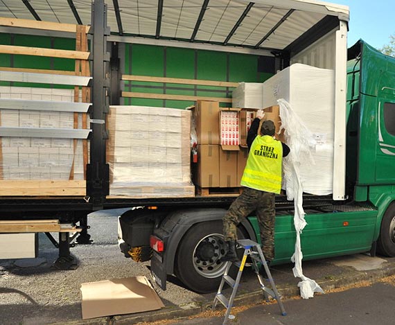 Udaremniony przemyt miliona papieros�w do Szwecji