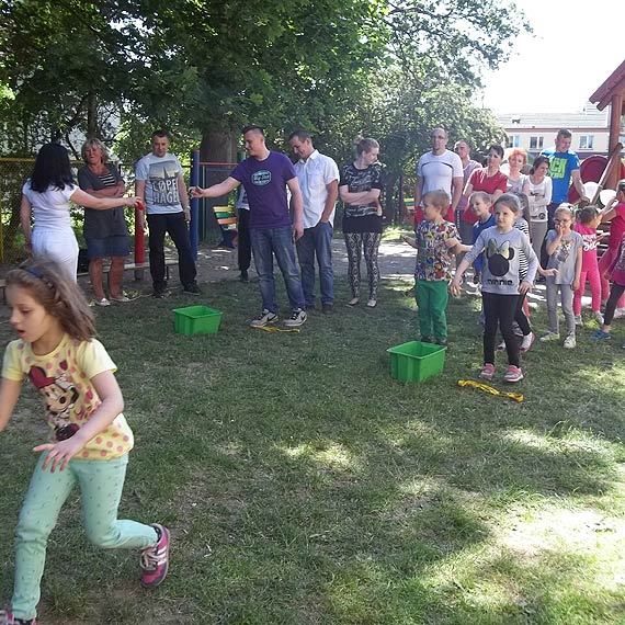Przedszkolaki z Kamienia Pomorskiego bra�y udzia� w imprezie sportowej