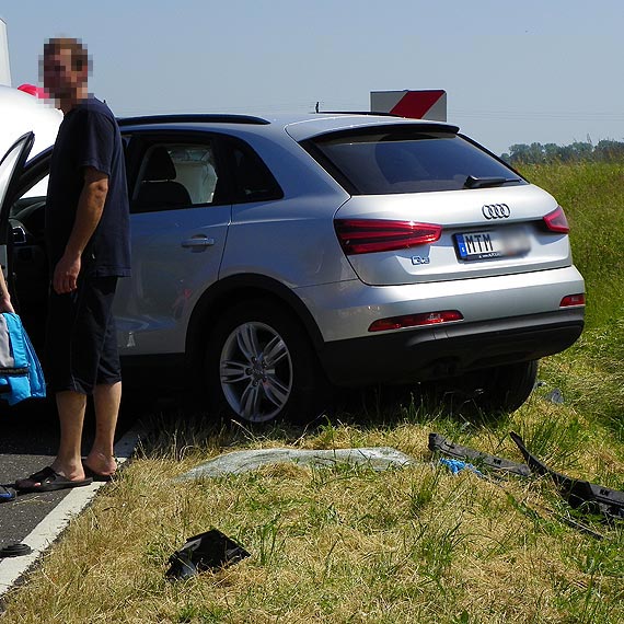 Czo�owe zderzenie na sto sz�stce, jedna osoba w szpitalu
