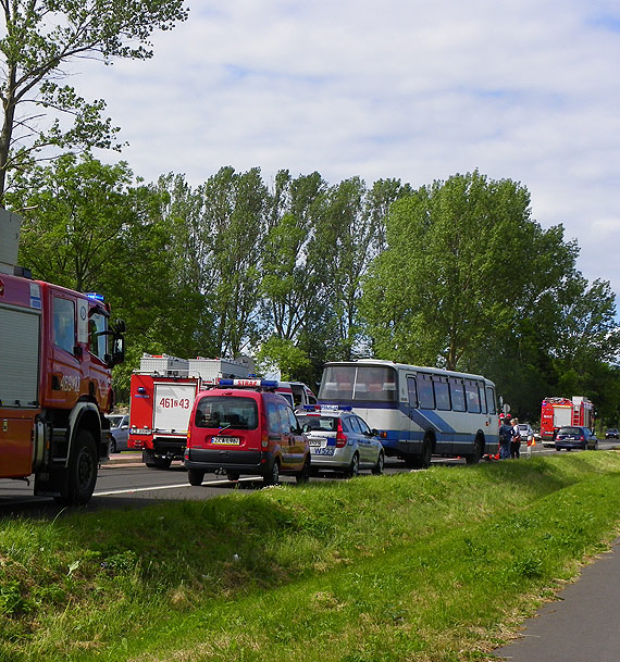 Wypadek na 107 mi�dzy Dziwn�wkiem a Wrzosowem. Dwie osoby trafi�y do szpitala