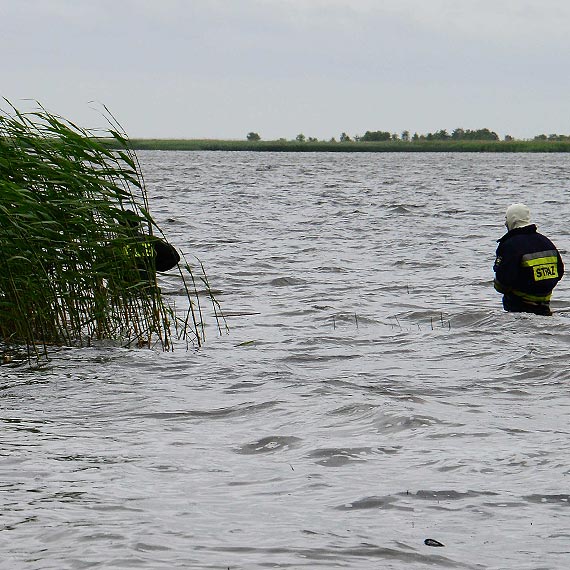 �eglarz wypad� za burt� z jachtu. Trwa akcja ratownicza!