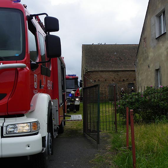 Mieszka�cy: W Dobropolu pali si� mieszkanie! Na szcz�cie zapali�a si� tylko sadza 