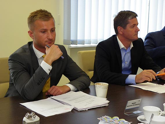 Nie ma absolutorium bo tak zdecydowali radni powiatu kamie�skiego