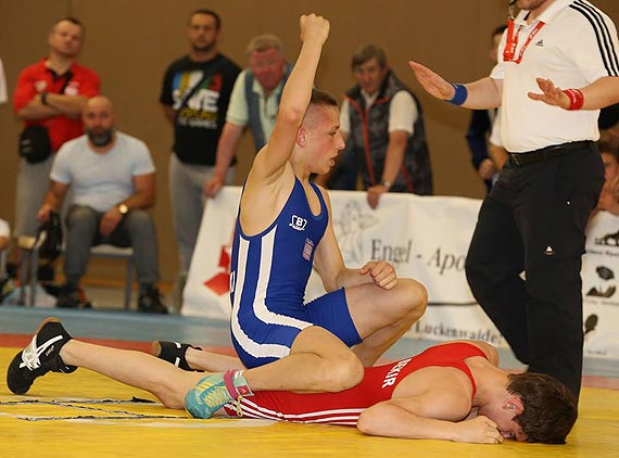 Kordian Skrzy�ski Mistrzem Polski na rok 2015 junior�w m�odszych w zapasach