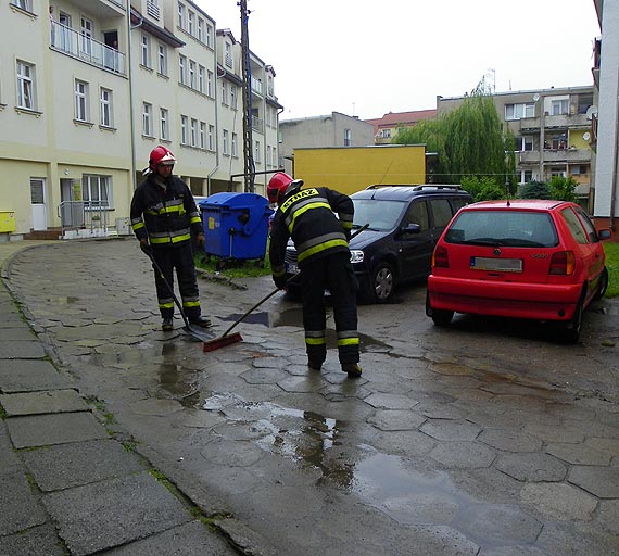Ulica Garncarska w Kamieniu Pomorskim pu�apk� na samochody