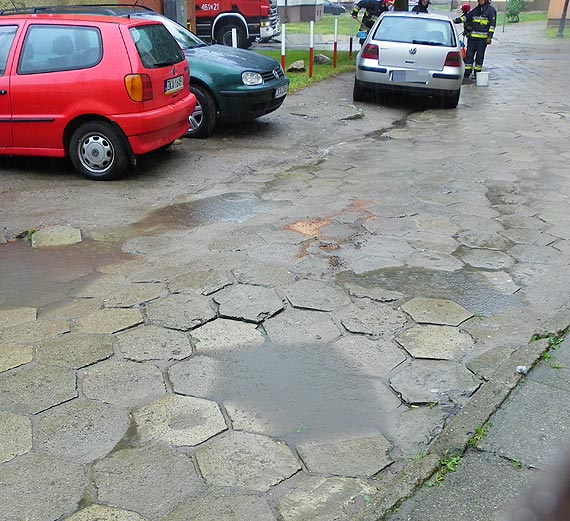 Ulica Garncarska w Kamieniu Pomorskim pu�apk� na samochody