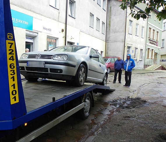 Ulica Garncarska w Kamieniu Pomorskim pu�apk� na samochody