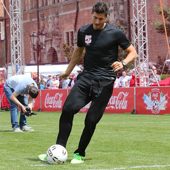 Ch�opcy z Legnicy i dziewcz�ta z �odzi wygrywaj� wielki fina� Coca-Cola Cup